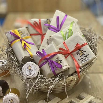 Корзина "Твердые сыры"