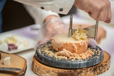 Сыр Тет-де-Муан серебряный 51% "Real Swiss Cheese"