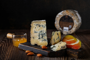 Сыр Стилтон Пиканте «Соболев Сыр»