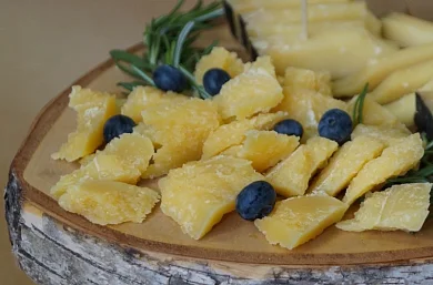 Сыр Пармезан Швейцарский 40% "Margot Fromages S.A"