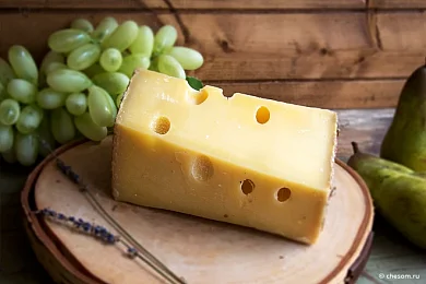 Сыр Эмменталер резервный 45% "Margot Fromages S.A" (выдерж.)