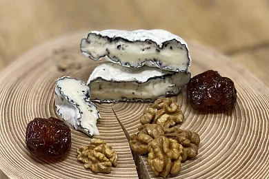 Сыр камамбер с сушеным трюфелем в пепле "Сырный мир"