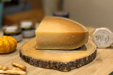 Сыр Пикантин 50% сверхтвердый из овечьего молока